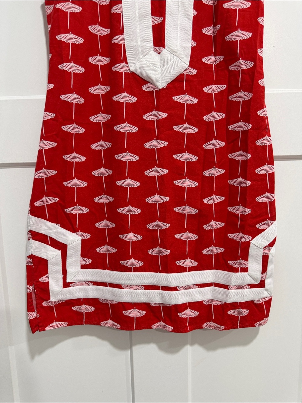 Sail to Sable Red Sleeveless Printed Shift Dress with White Trim - Picture 5 of 6